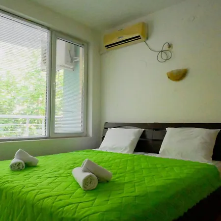 Nev Getaway For 2 Apartamento Burgas